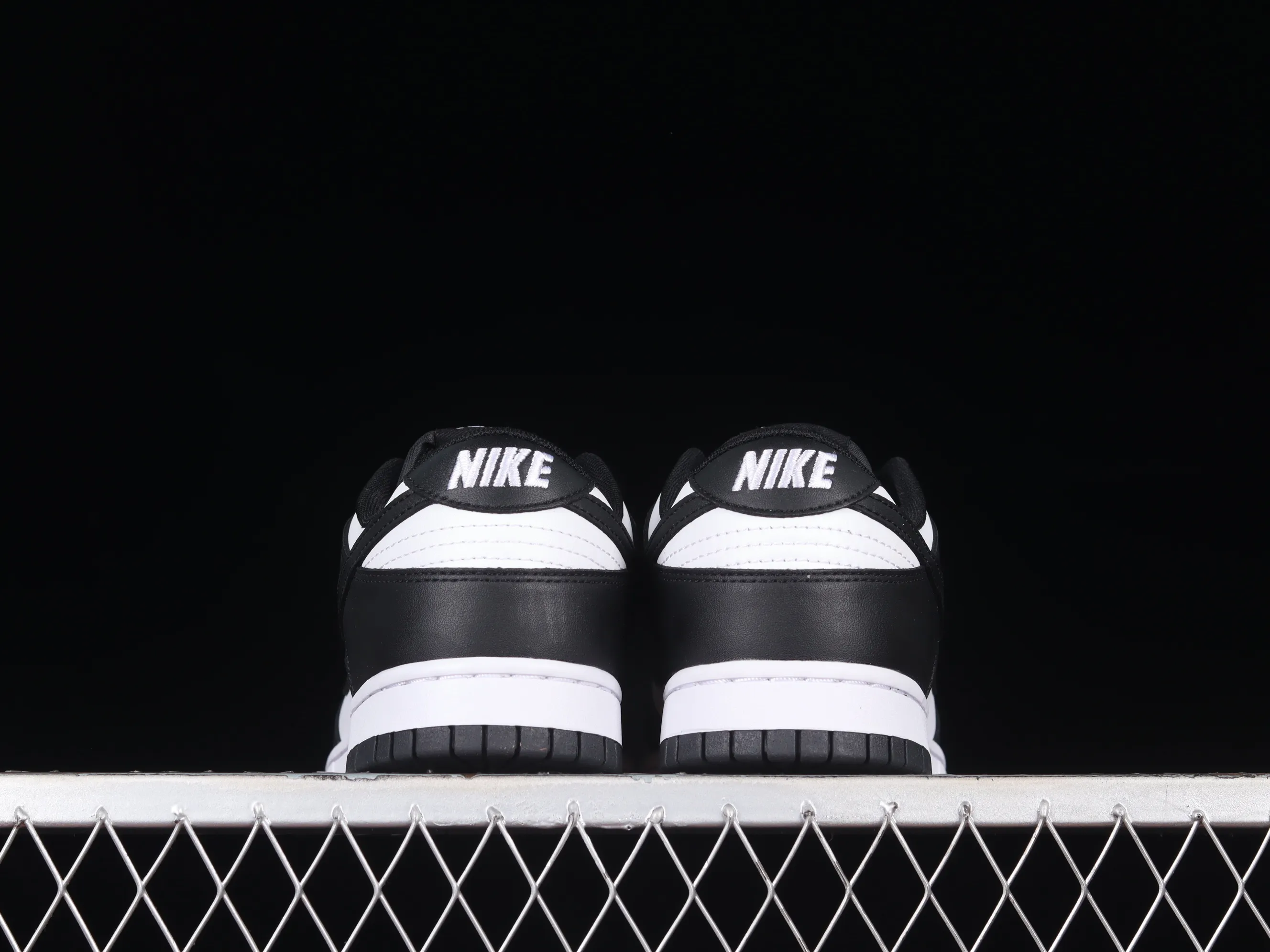 All categories Nk SB Dunk series Nk SB Dunk Low low-top sneakers G version Nk SB Dunk Low black and white panda SB smashed backboard fashion casual sneakers DD1391-100